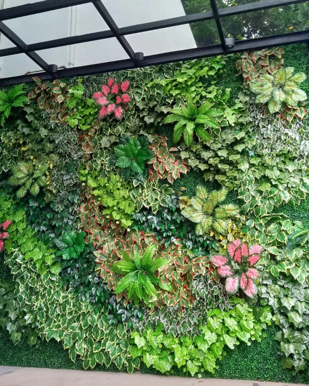 Contoh Vertical Garden Sintetis