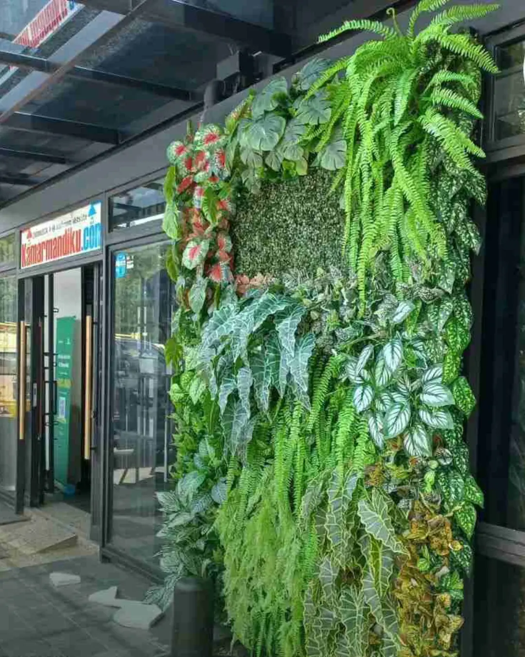 Contoh Vertical Garden Sintetis