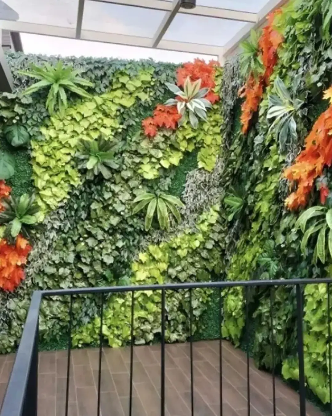 Contoh Vertical Garden Sintetis