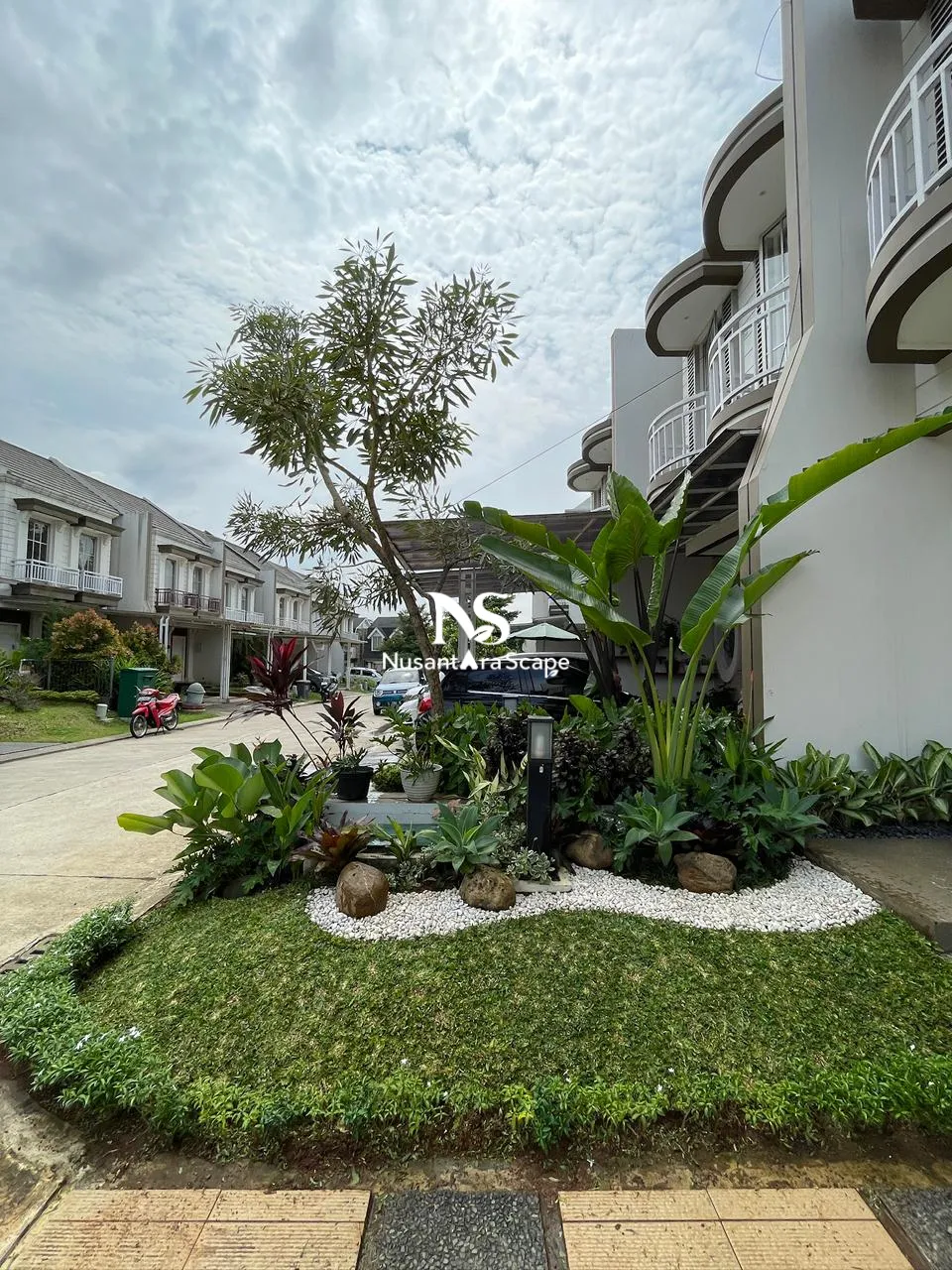 Proyek Taman Tropical Minimalis - Rancamaya Golf Estate Bogor