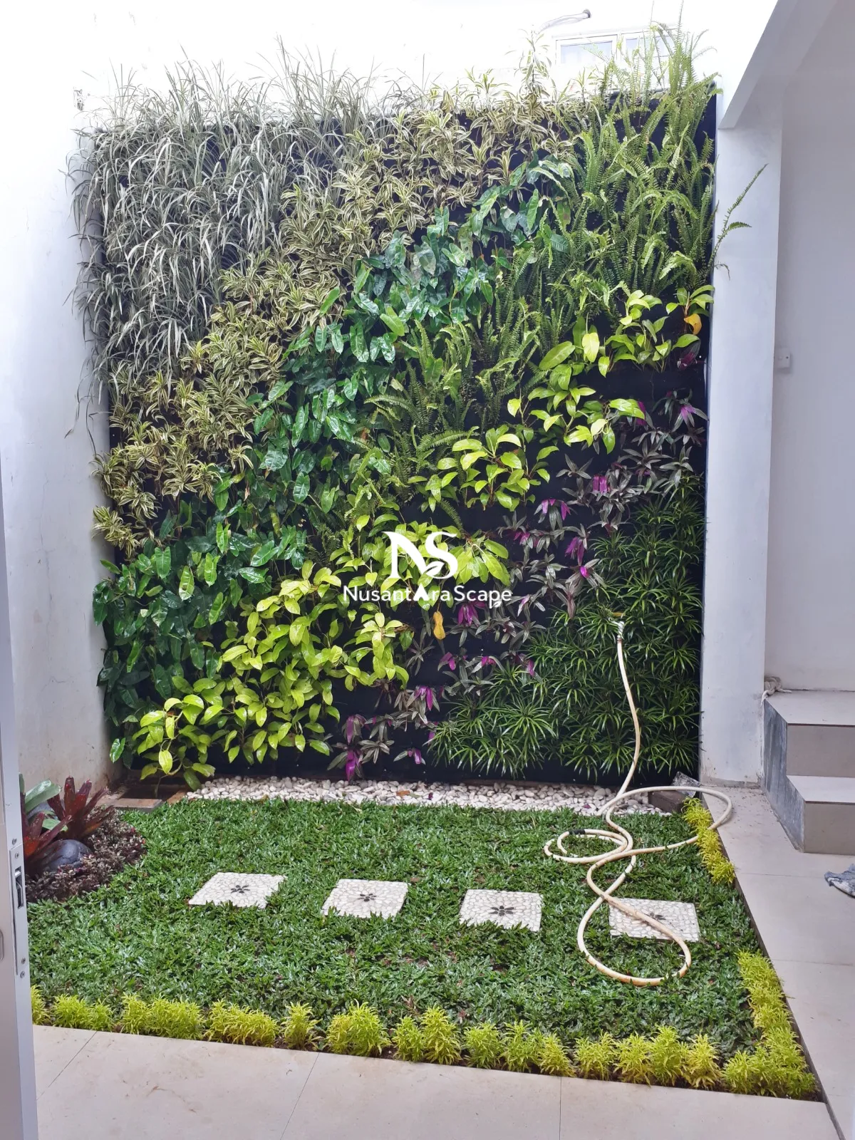 Proyek Vertical Garden Karpet Geotextile | Ibu Sarah - The Icon BSD - Foto Gallery 7