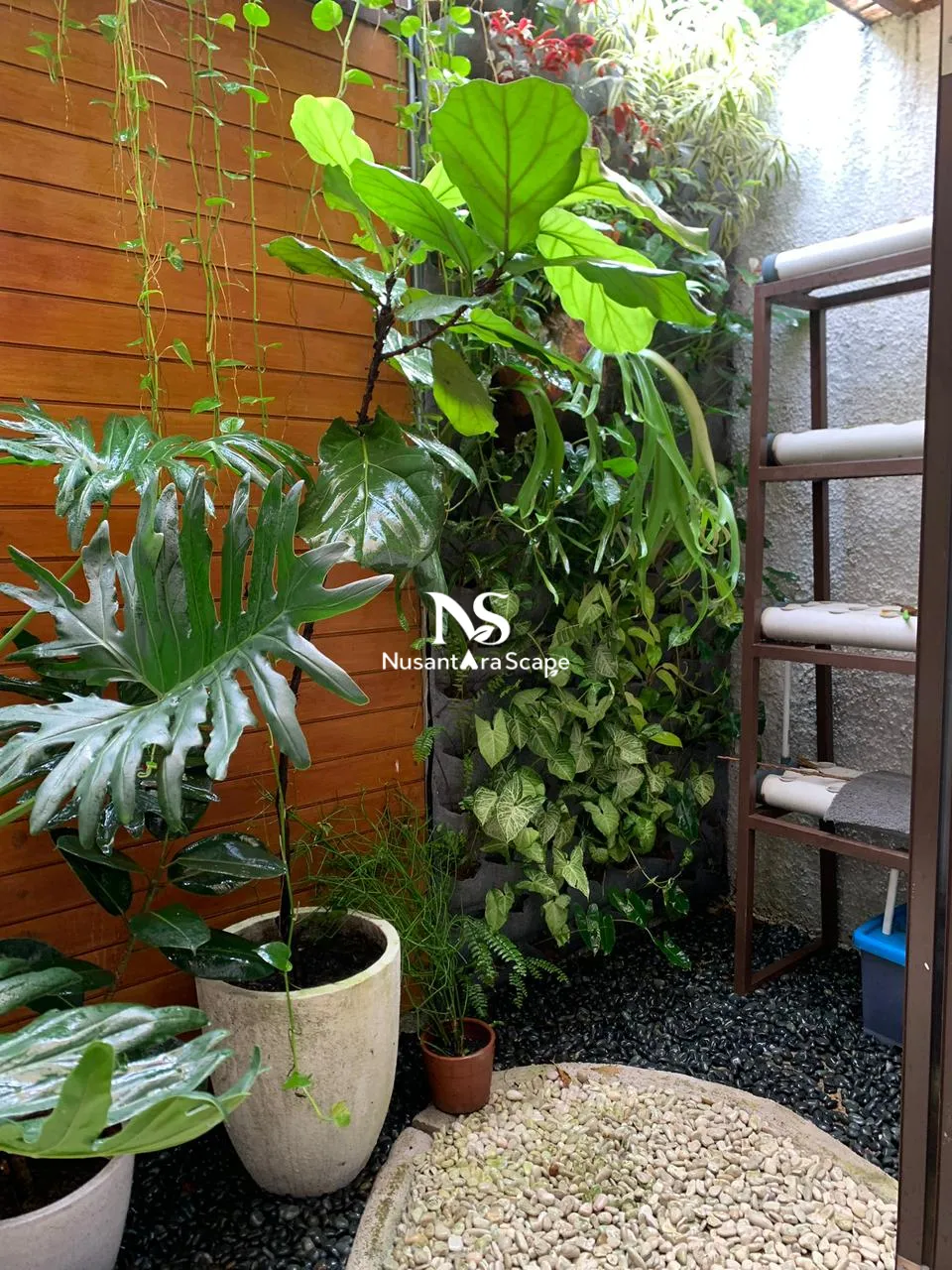 Proyek Vertical Garden Karpet Geotextile | Pak Dermawan - Rancamaya Golf - Foto Gallery 1