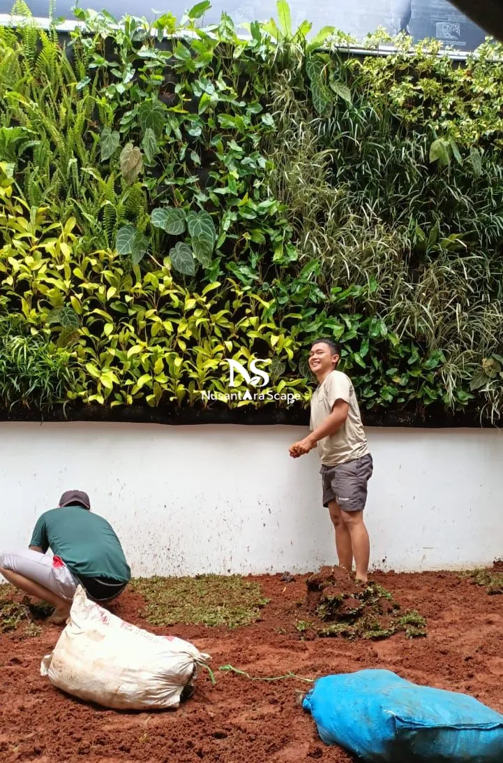 Proyek Vertical Garden Karpet Geotextile | Ibu Tisa - Green Andara - Foto Gallery 2
