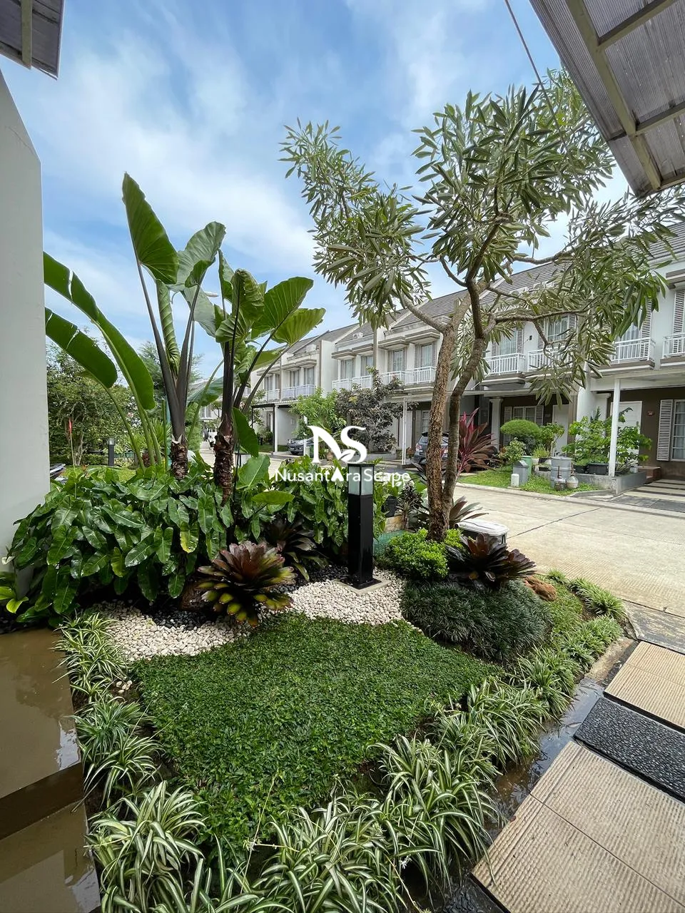 Proyek Tropical Minimalis - Rancamaya Golf Estate, Bogor - Pak Dermawan - Foto Gallery 1