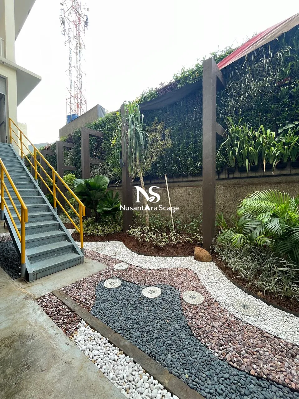 Proyek Vertical Garden Pot & Dry Tropical Garden - The Home Srengseng - Foto Gallery 2
