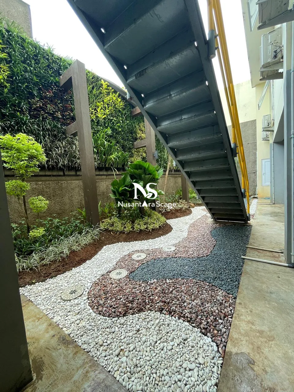Proyek Vertical Garden Pot & Dry Tropical Garden - The Home Srengseng - Foto Gallery 8