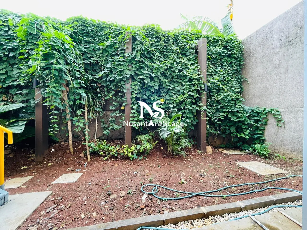 Proyek Vertical Garden Pot & Dry Tropical Garden - The Home Srengseng - Foto Gallery 4