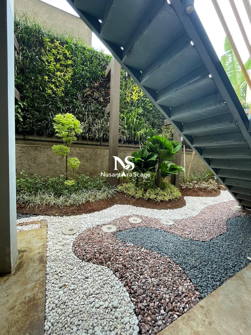 Proyek Vertical Garden Pot & Dry Tropical Garden - The Home Srengseng - Foto Gallery 9
