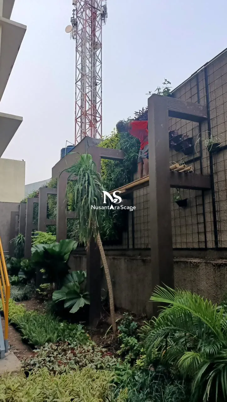 Proyek Vertical Garden Pot & Dry Tropical Garden - The Home Srengseng - Foto Gallery 15
