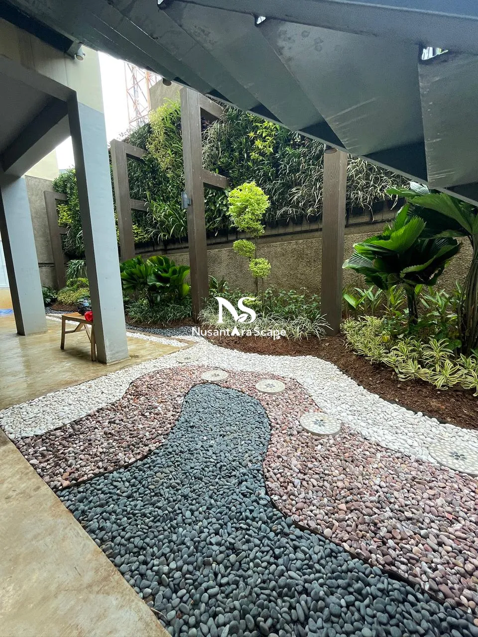 Proyek Vertical Garden Pot & Dry Tropical Garden - The Home Srengseng - Foto Gallery 14