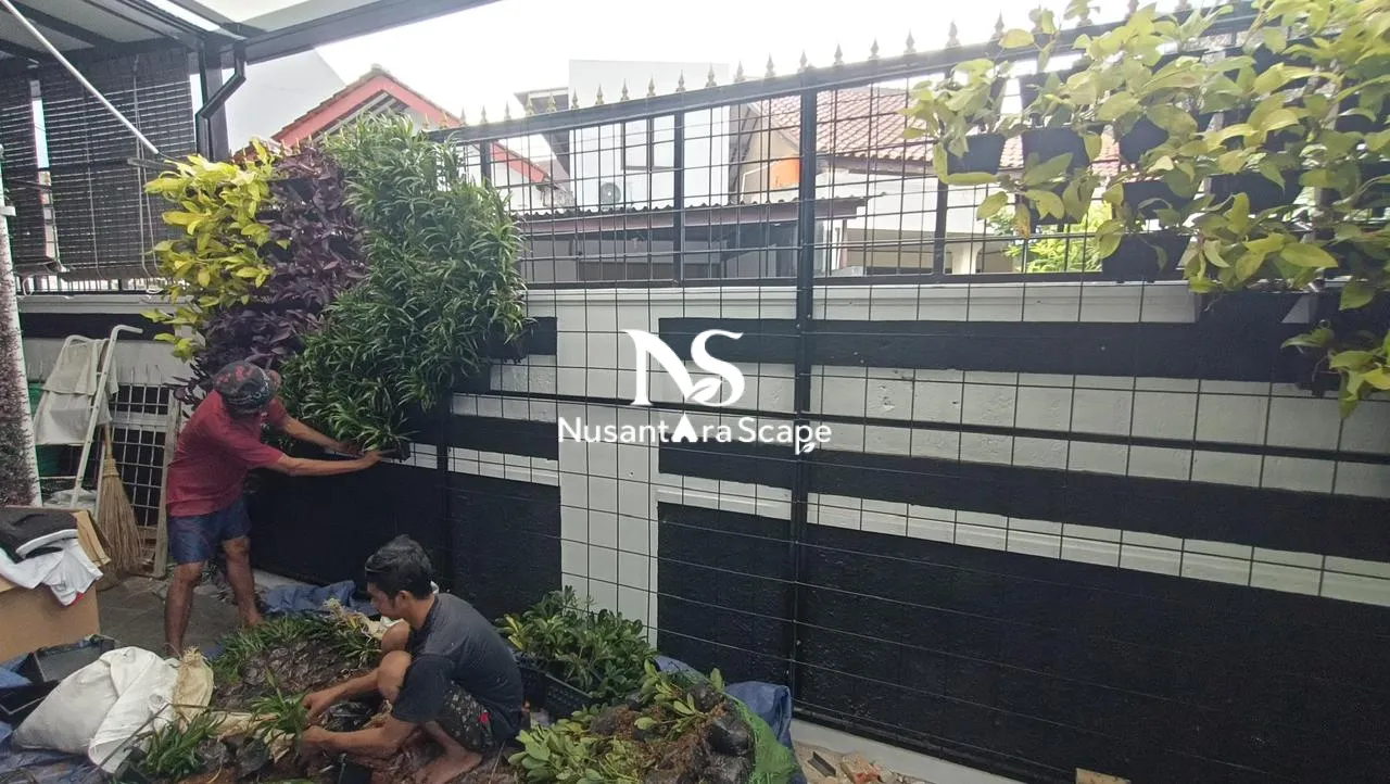 Proyek Vertical Garden Pot, Kolam Relief, Taman Minimalis - Dr Ika, Pasar Rebo - Foto Gallery 2