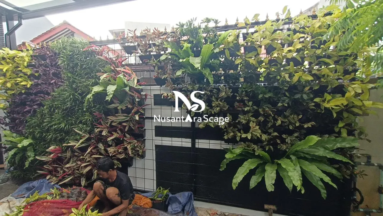 Proyek Vertical Garden Pot, Kolam Relief, Taman Minimalis - Dr Ika, Pasar Rebo - Foto Gallery 1