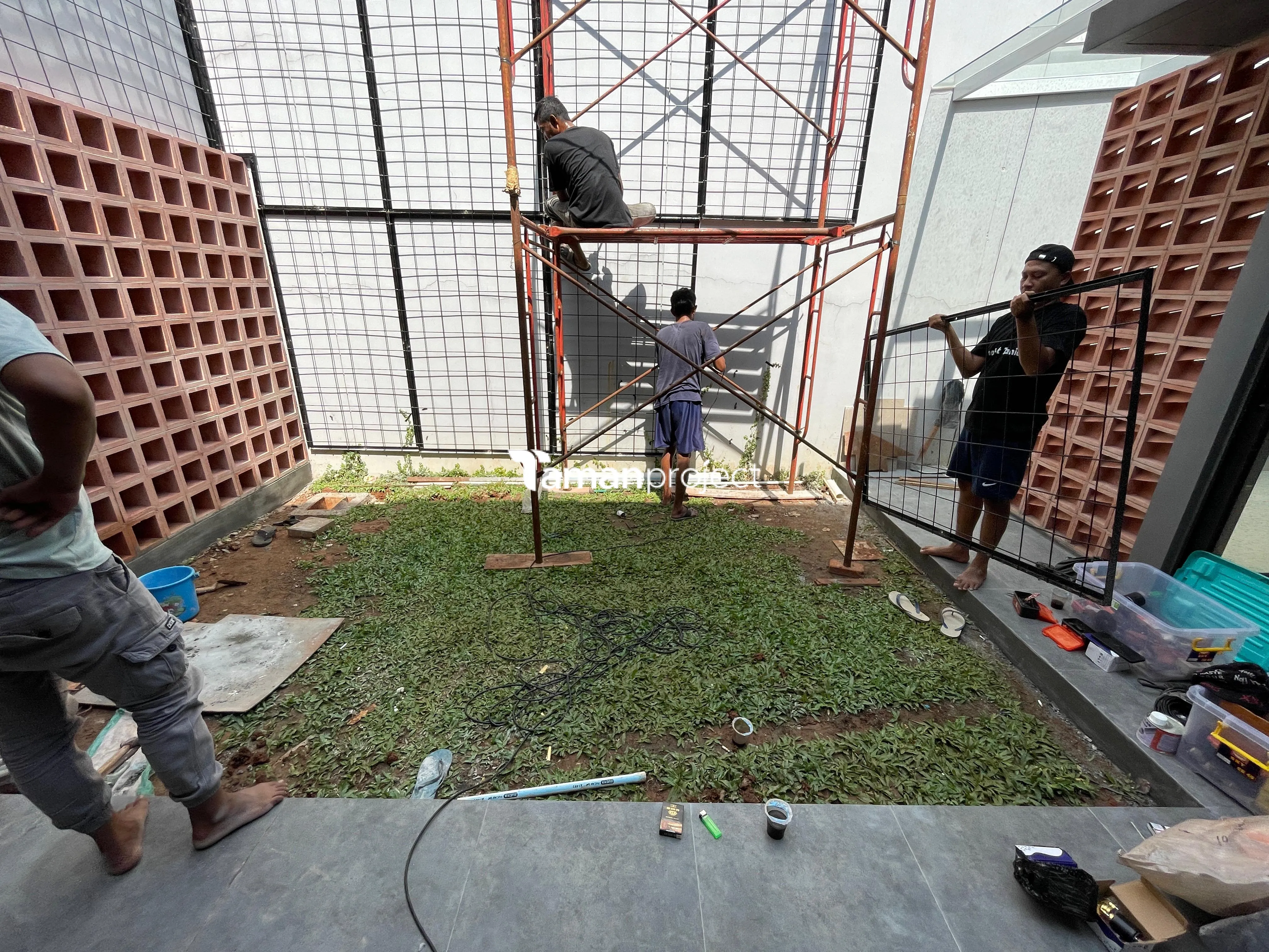 Proyek Vertical Garden Pot by Tamanproject | Ibu Natasha - Quanties BSD