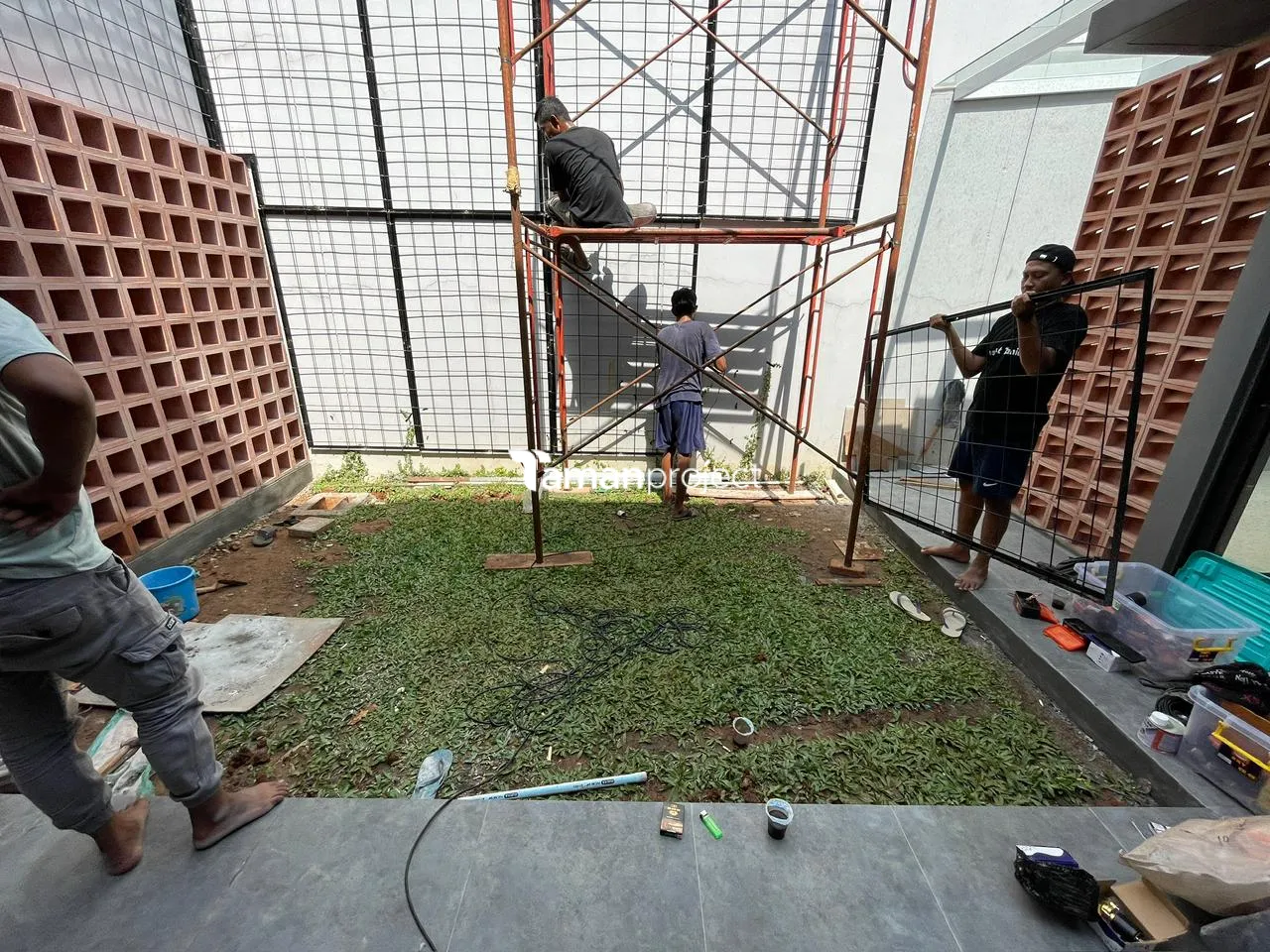 Proyek Vertical Garden Pot by Tamanproject | Ibu Natasha - Quanties BSD