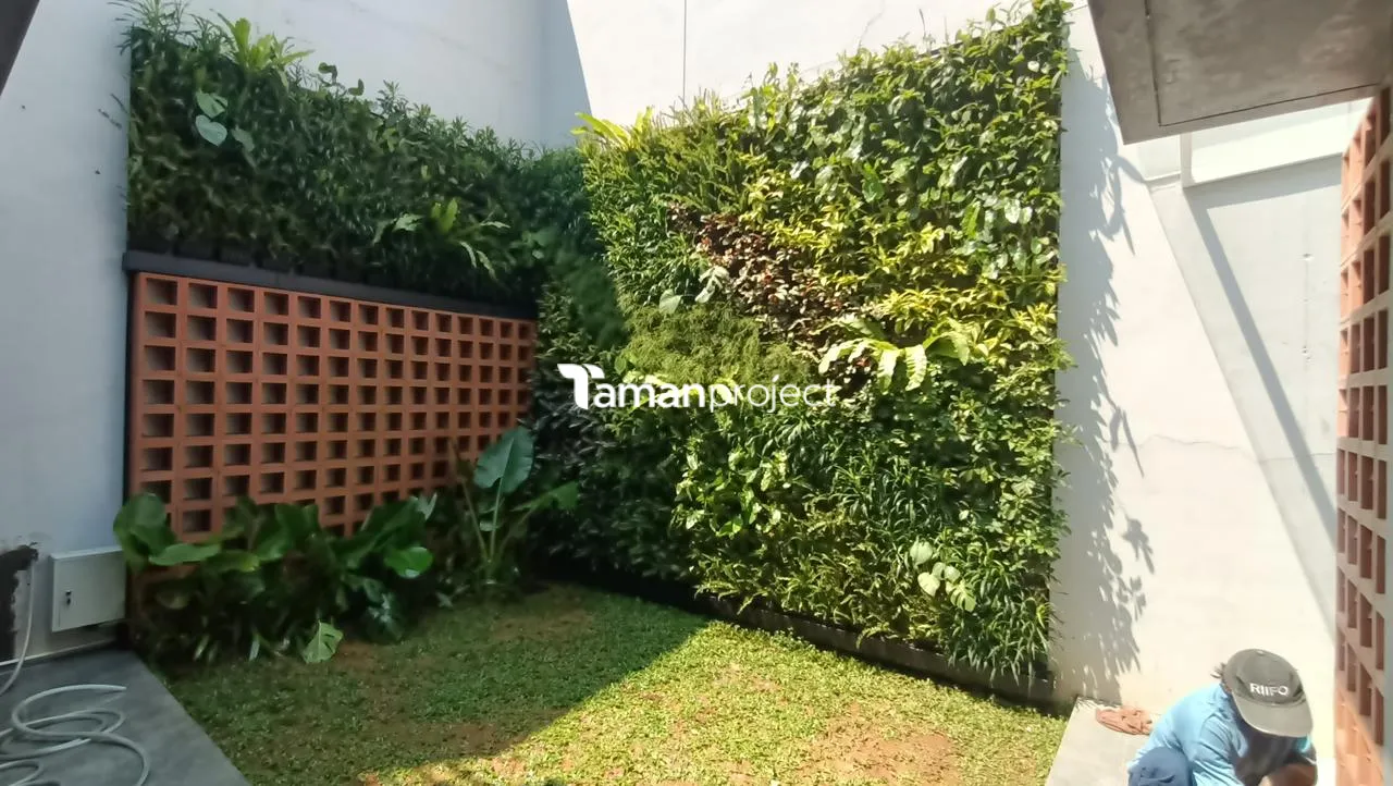 Proyek Vertical Garden Pot by Tamanproject | Ibu Natasha - Quanties BSD