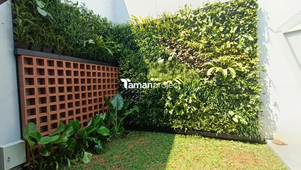 Proyek Vertical Garden Pot by Tamanproject | Ibu Natasha - Quanties BSD