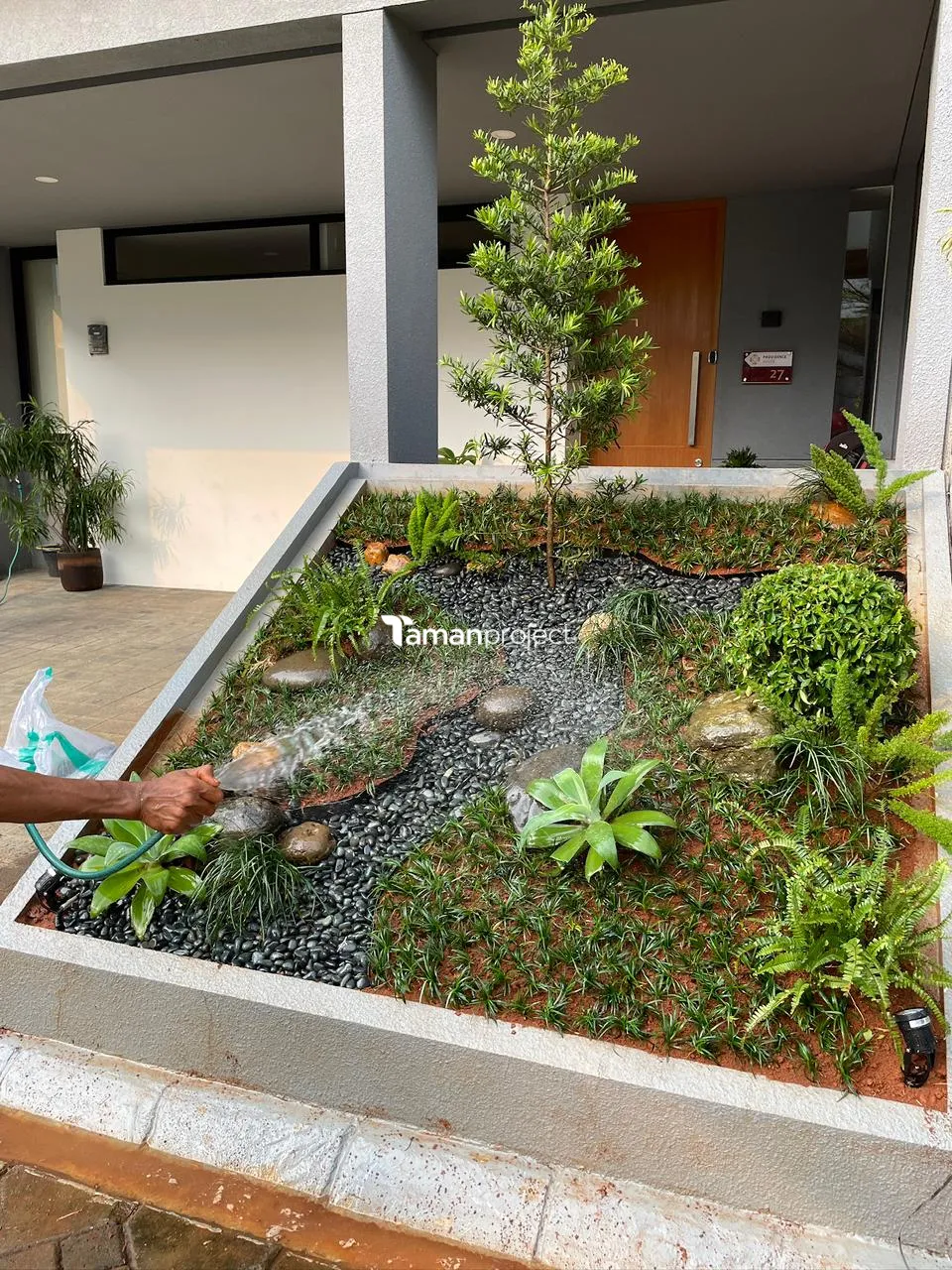 Proyek Taman Kering Tropical di Providence House Ibu Kania