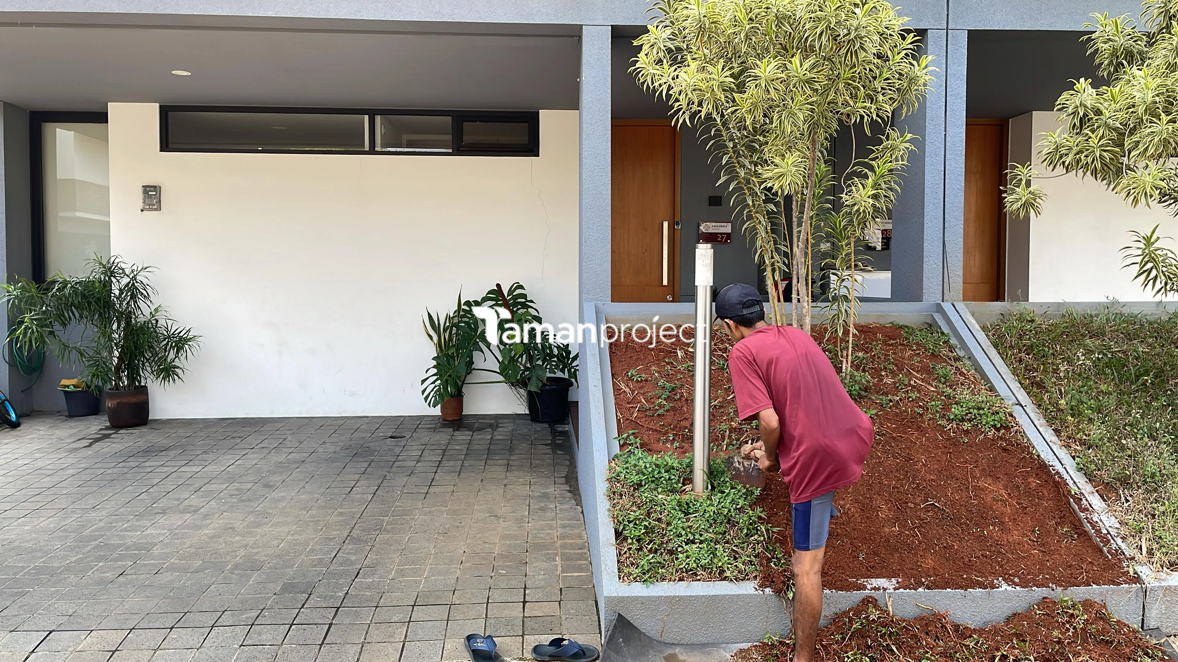 Proyek Taman Kering Tropical di Providence House Ibu Kania